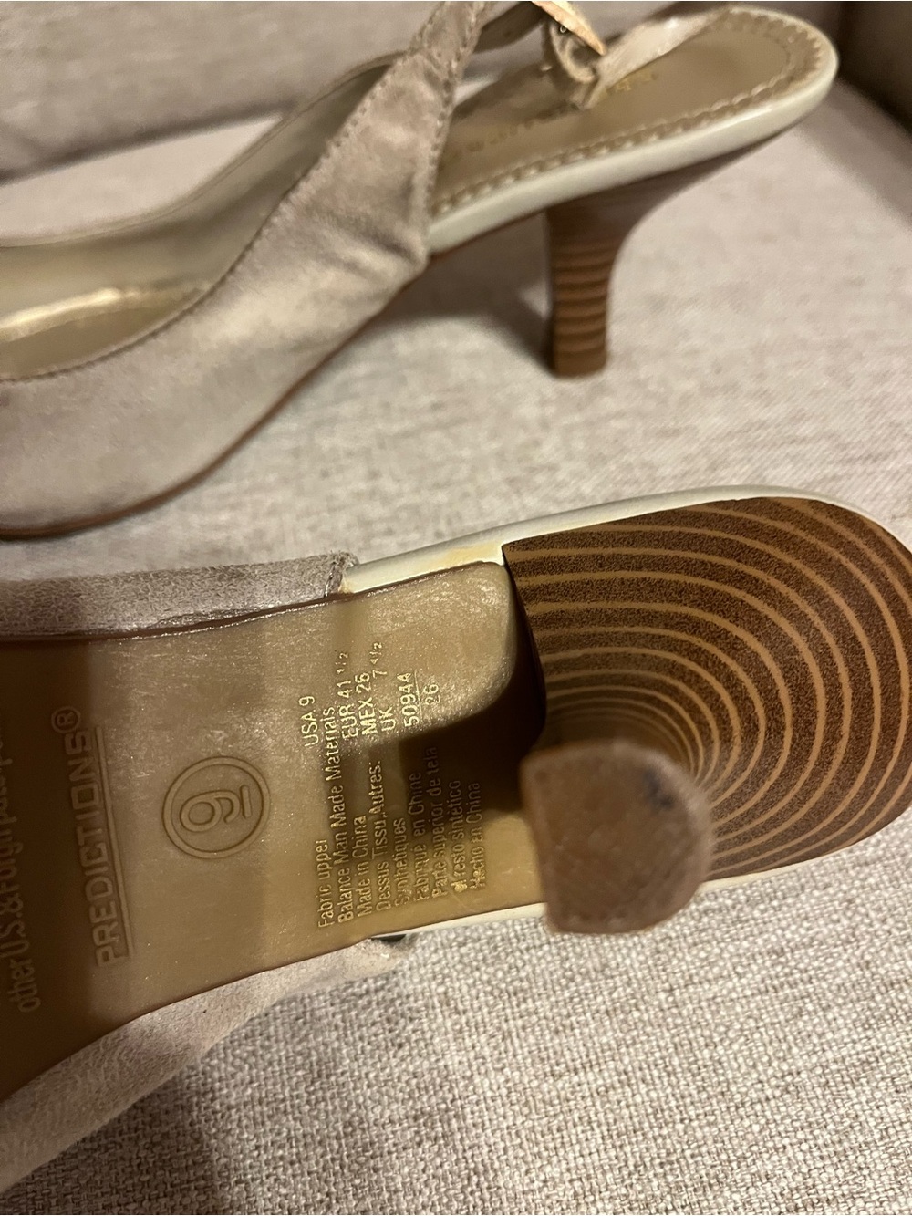 Vintage suede kitten heels with scalloped edge & bow detail - Picture 5 of 6